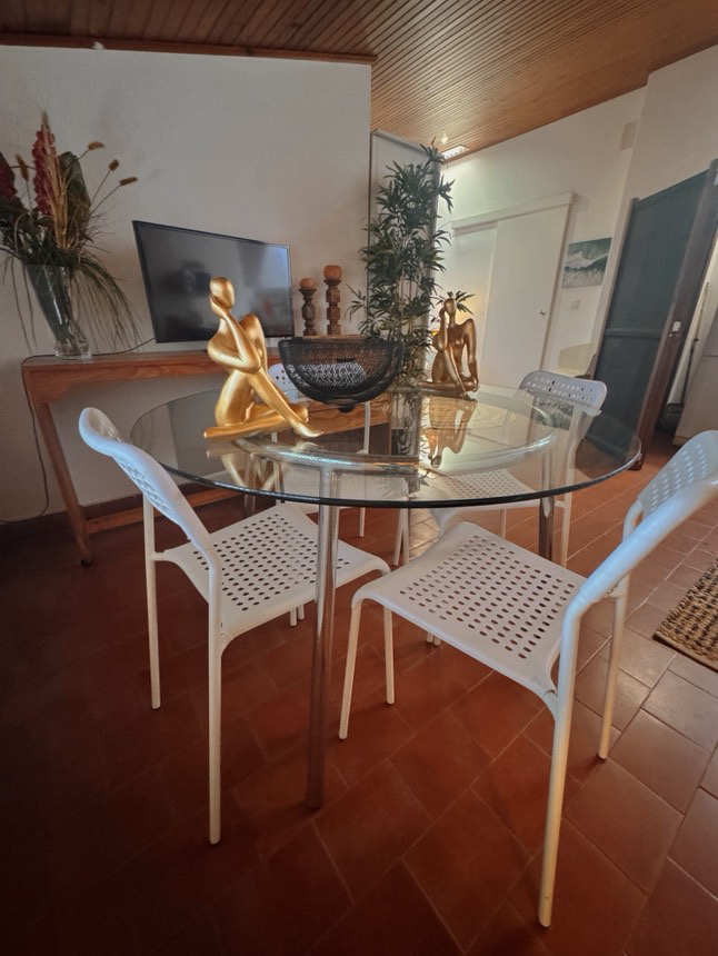 Glass dining table inside Aroeira Retreat